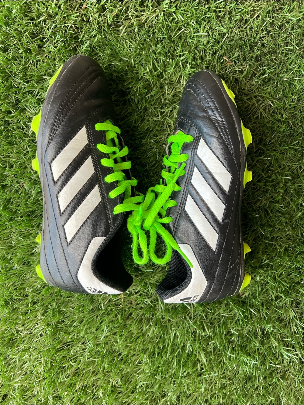 adidas Kids Black Soccer Cleats with Neon Green Laces Size 1.5 unisex